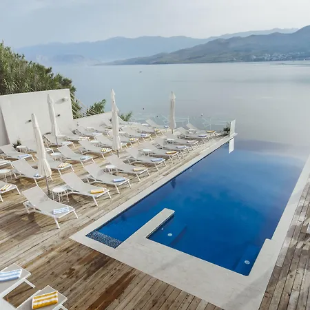 Plaza Ξενοδοχείο 4*