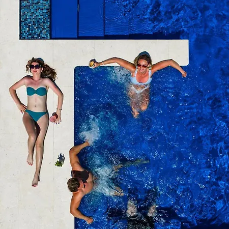 Plaza פג