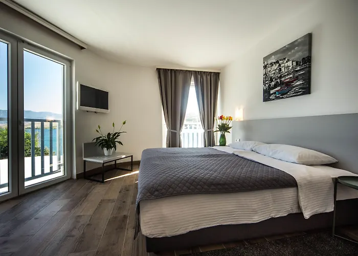 Plaza Hotel Pag Town