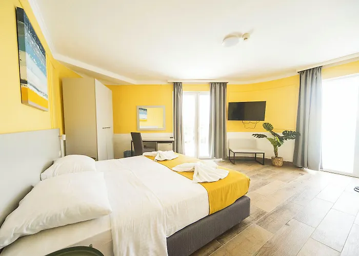 Plaza Hotel Pag Town