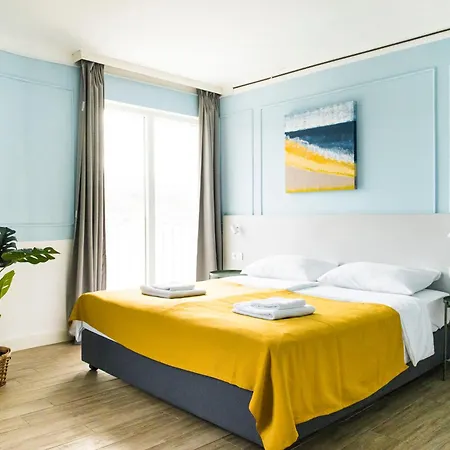 Plaza Hotel 4*