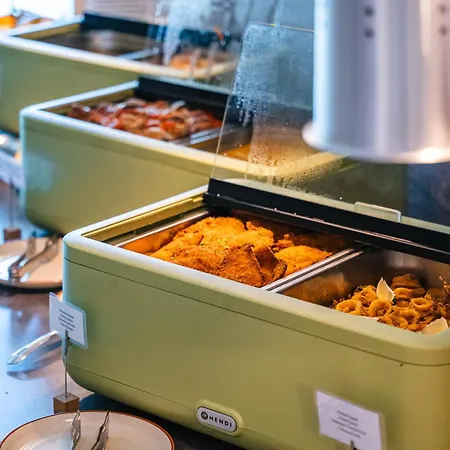 Plaza 4*