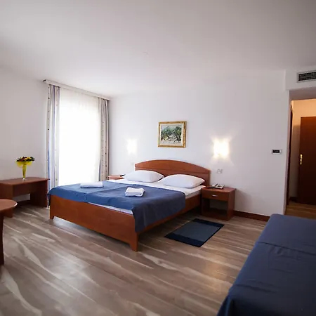 Plaza Otel 4*
