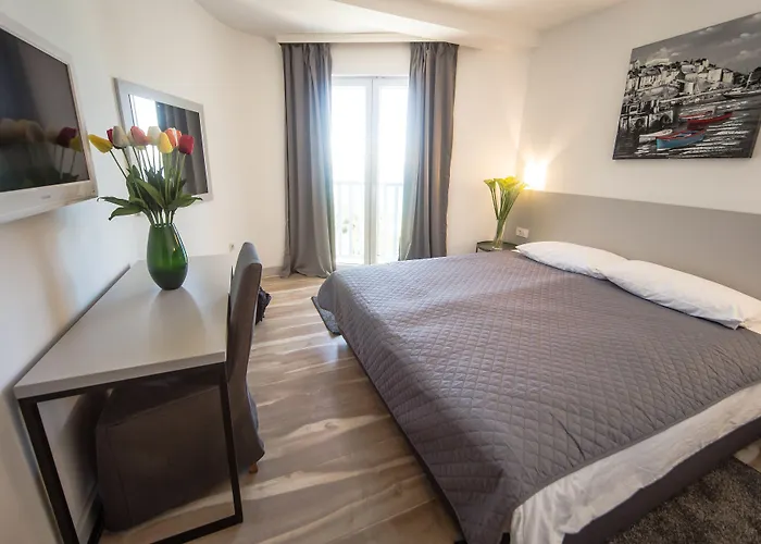 Hotel Plaza Pag Town