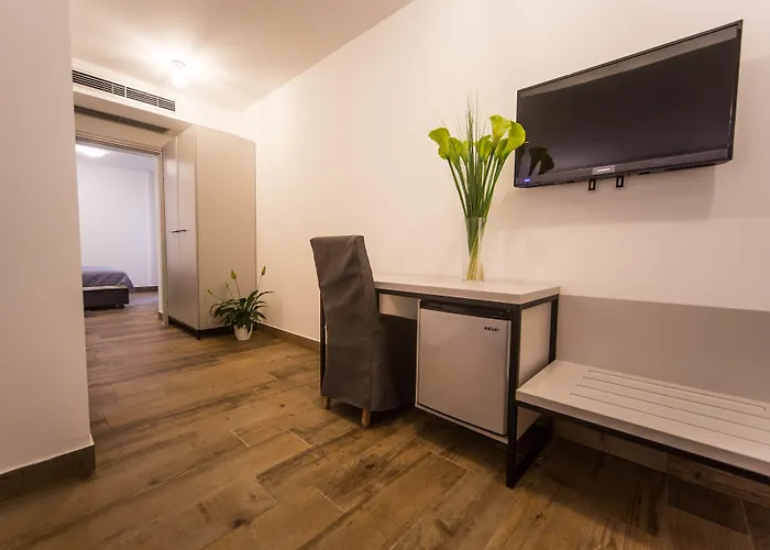 Hotel Plaza Pag Town