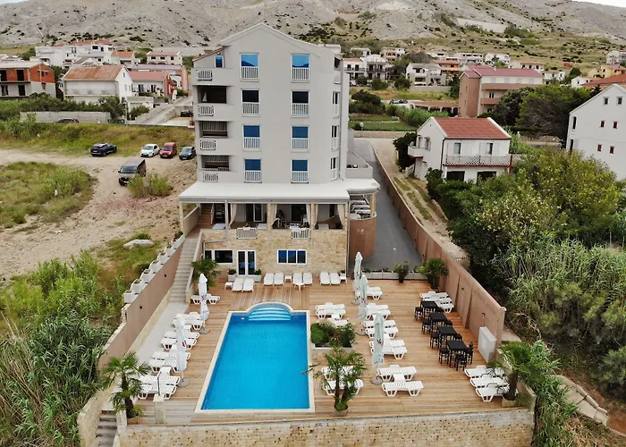 Plaza Hotel Pag Town