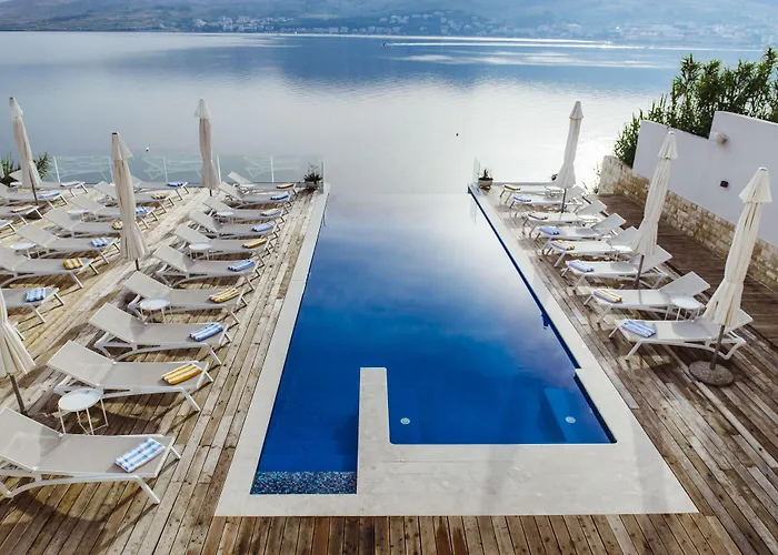 Hotel Plaza Pag Town